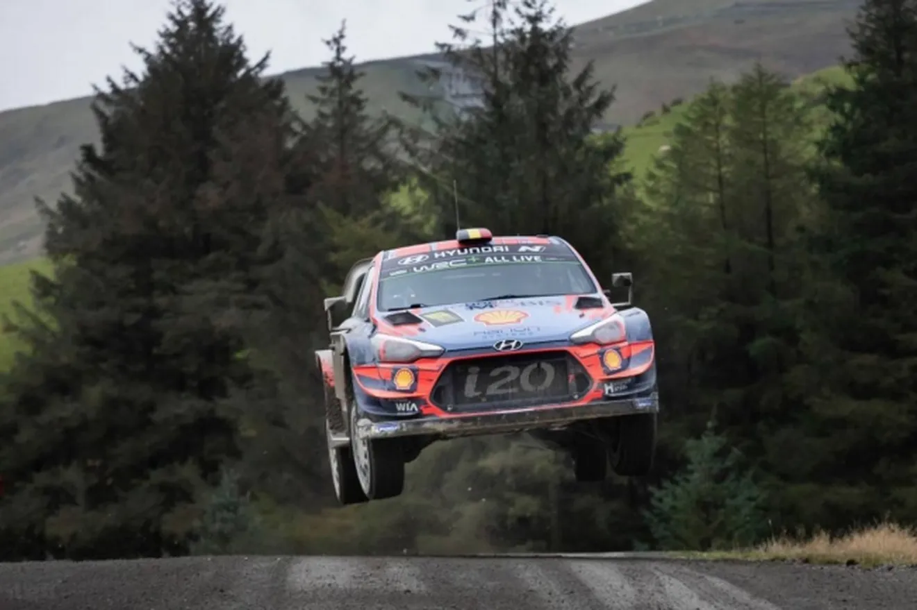 Ott Tänak gana el Rally de Gales y da otro paso hacia el título del WRC