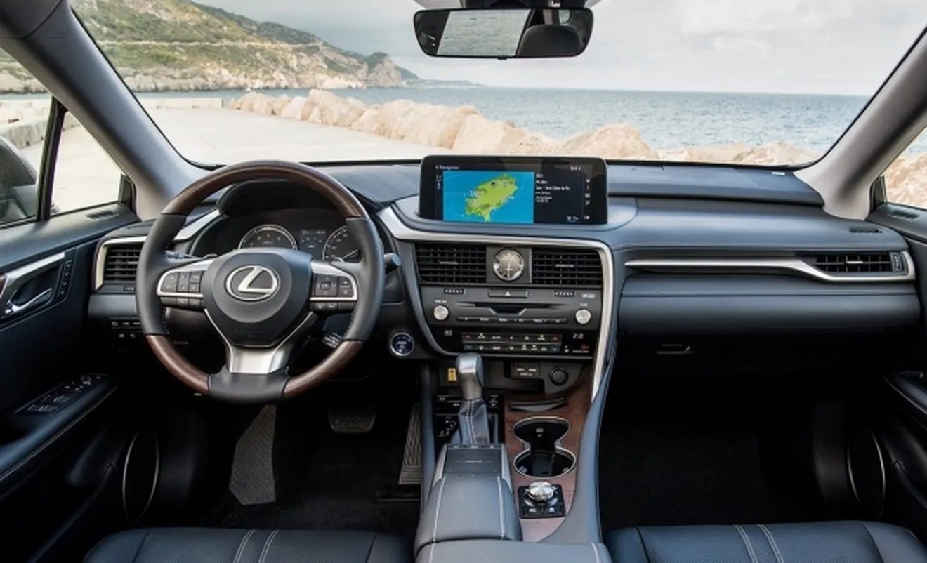 Lexus RX 2020 - interior