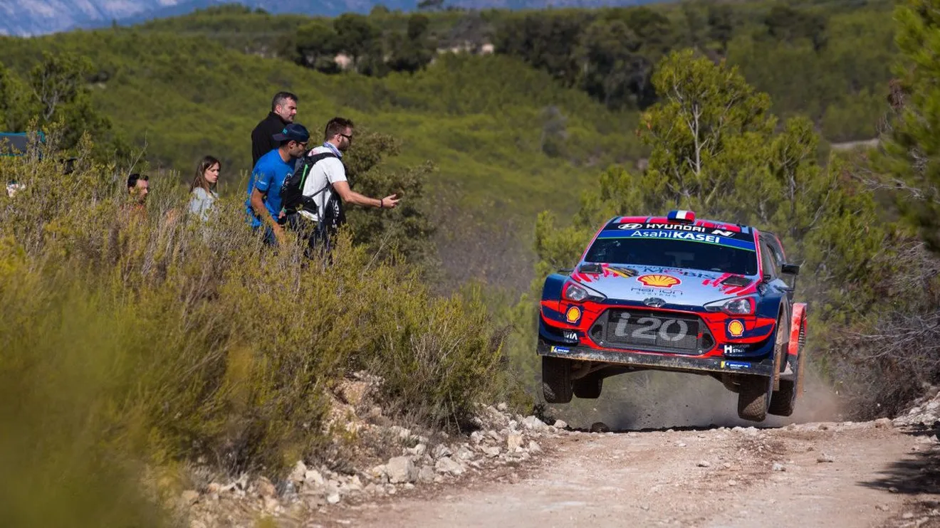 Sébastien Loeb despierta de su letargo y se coloca líder del Rally RACC