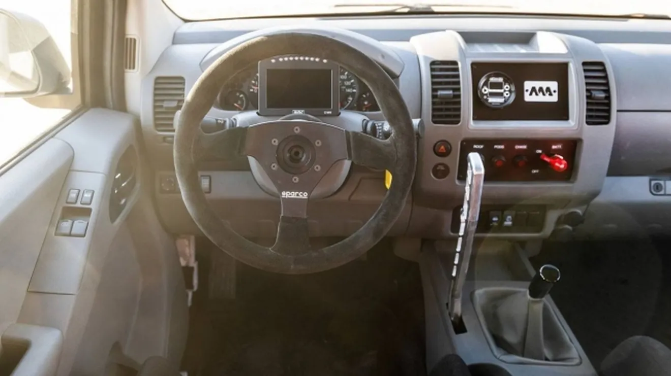 Nissan Frontier Desert Runner Concept - interior