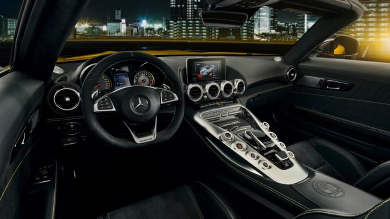 Mercedes-AMG GT S Roadster - interior