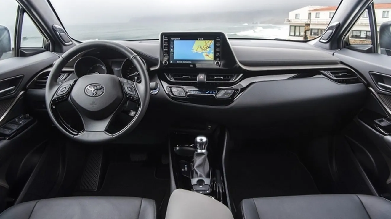 Toyota C-HR 2020 - interior