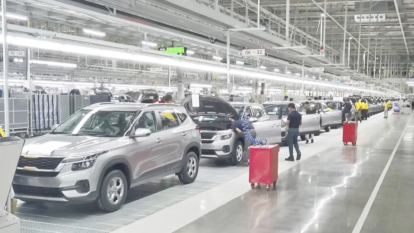 Kia inaugura su nueva fábrica de coches en la India