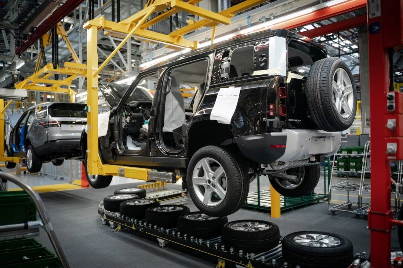 Land Rover comienza la producción del nuevo Defender en Eslovaquia