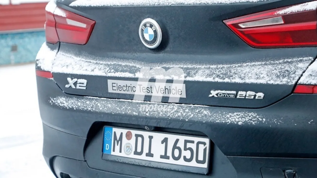 BMW iX2 - foto espía posterior