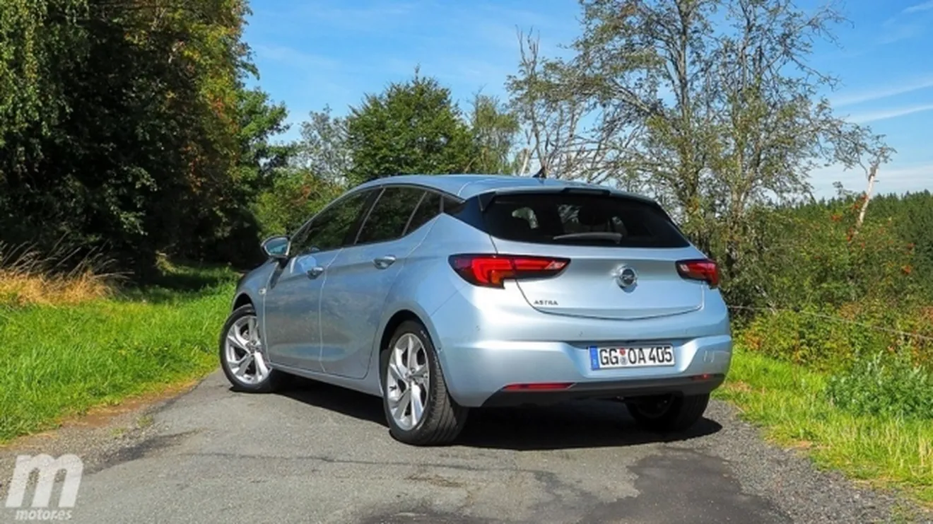 Opel Astra 2020 - posterior