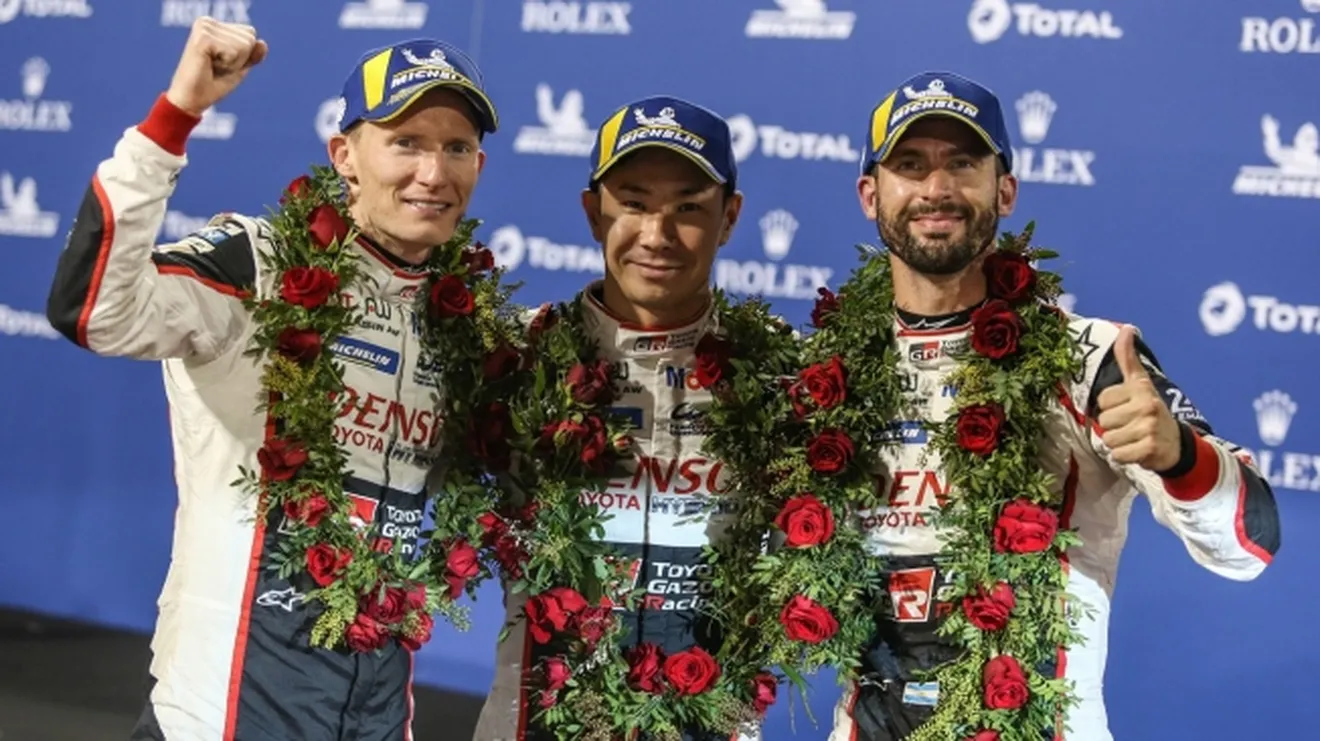 Los pilotos del Toyota #7 lideran el WEC con su victoria en Bahrein