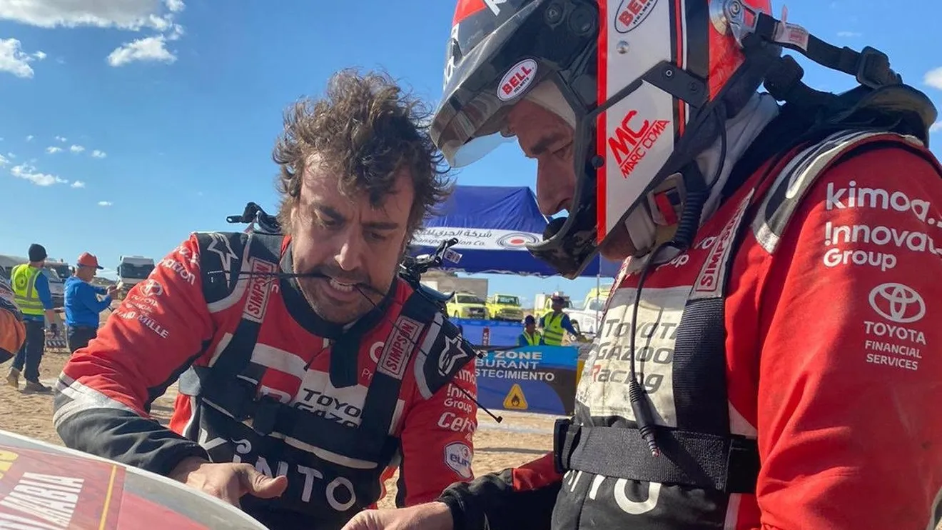 Alonso vive la dureza del Dakar: "Hemos chocado contra algo por el polvo"