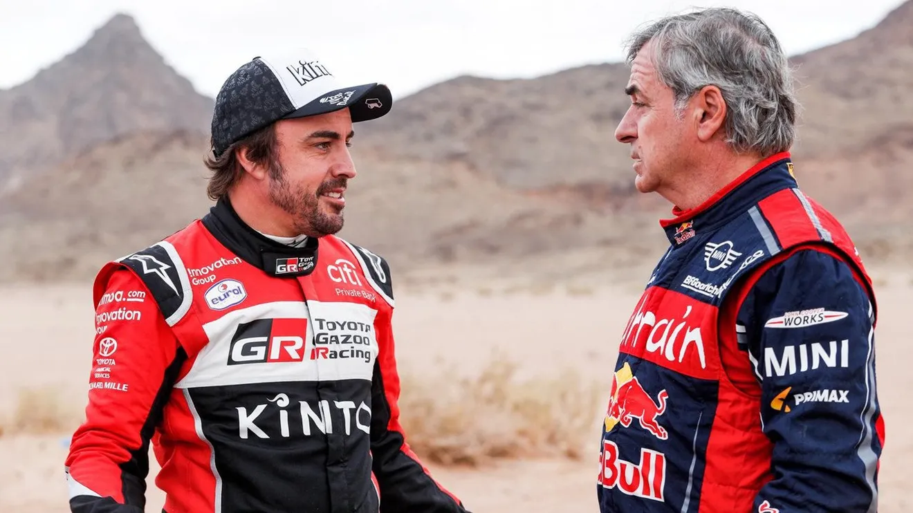 Carlos Sainz: "A poco que le encaje, Alonso volverá al Dakar"