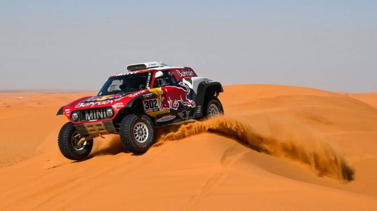 Los grandes 'gallos' del Dakar brillan en las primeras dunas