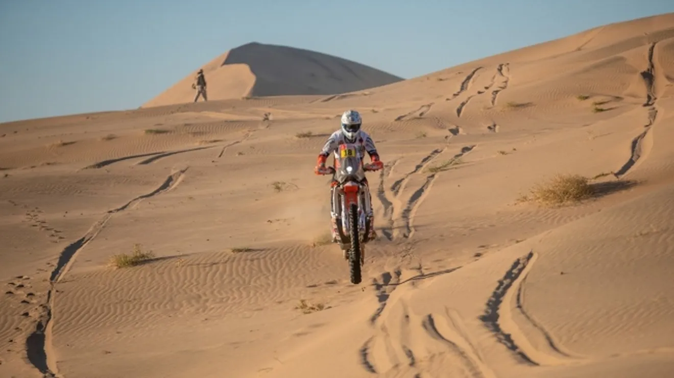 Ross Branch vuelve a deslumbrar en el Dakar y se anota la segunda etapa