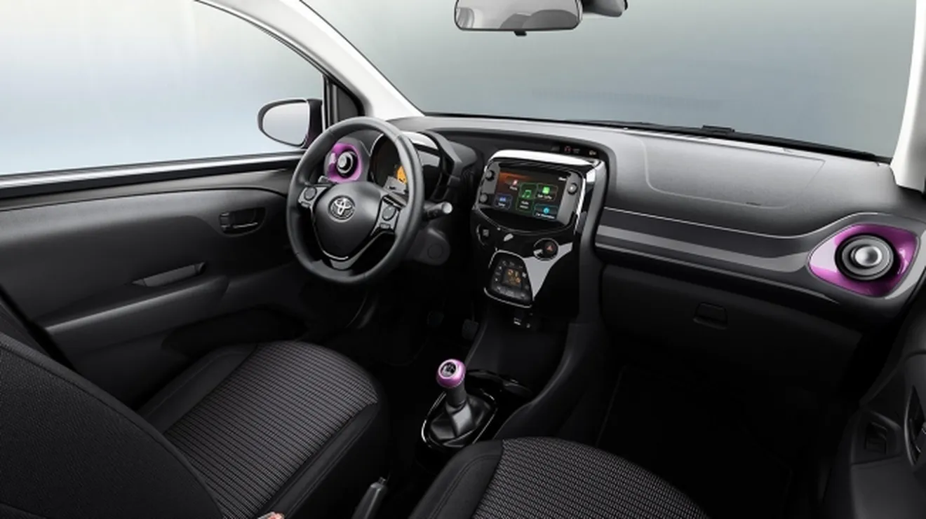 Toyota Aygo x-style - interior