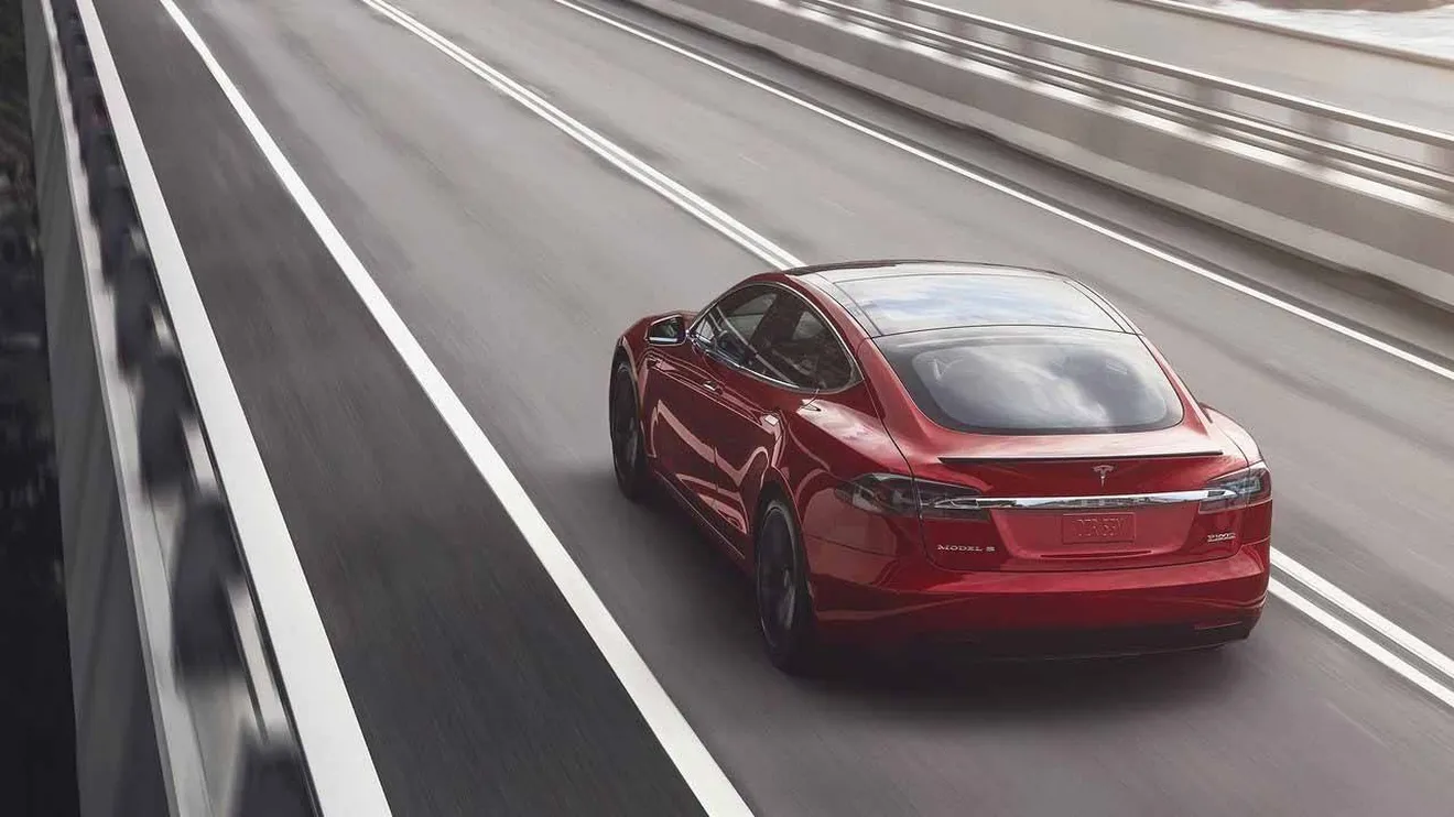 Tesla estrenará baterías, suspensiones y más en los Model S y Model X