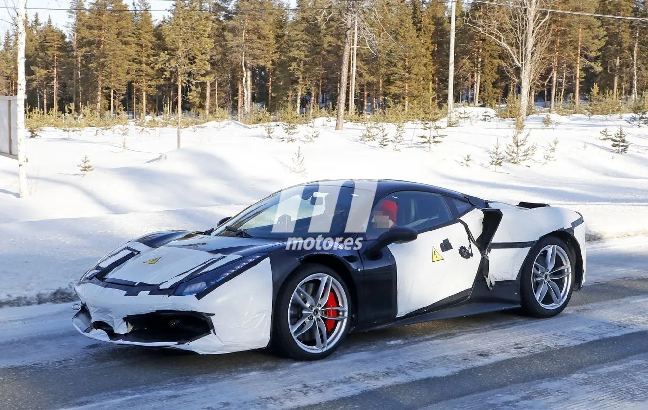 Cazamos una nueva mula híbrida de Ferrari en la nieve