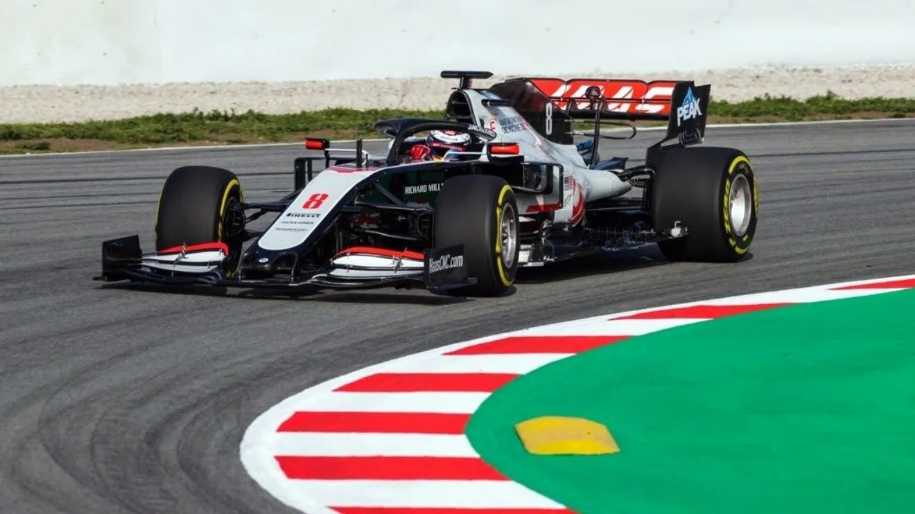 Haas y Renault estrenan el VF-20 y el RS20 con un shakedown en Barcelona