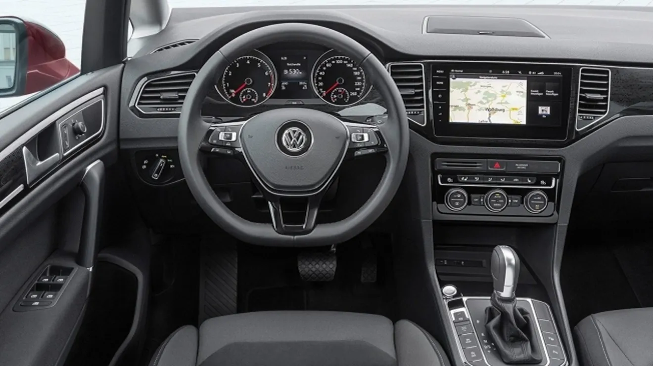Volkswagen Golf Sportsvan - interior