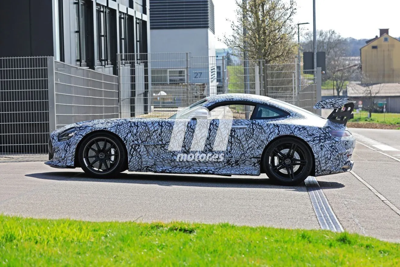 El Mercedes-AMG GT R Black Series 2021 llega a Nürburgring con nuevos detalles de producción