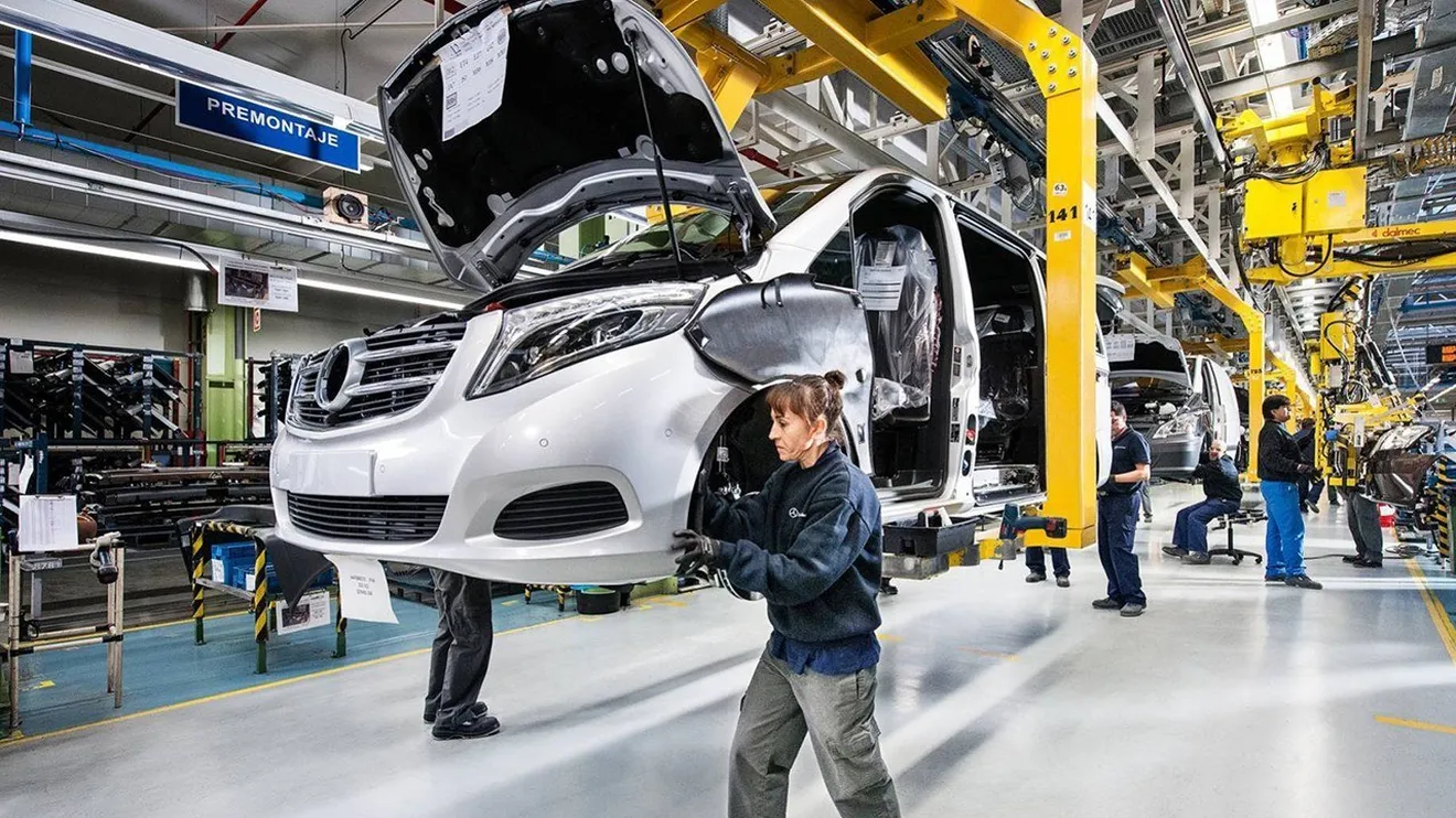 Mercedes cesa la producción en su fábrica de Vitoria y plantea un ERTE