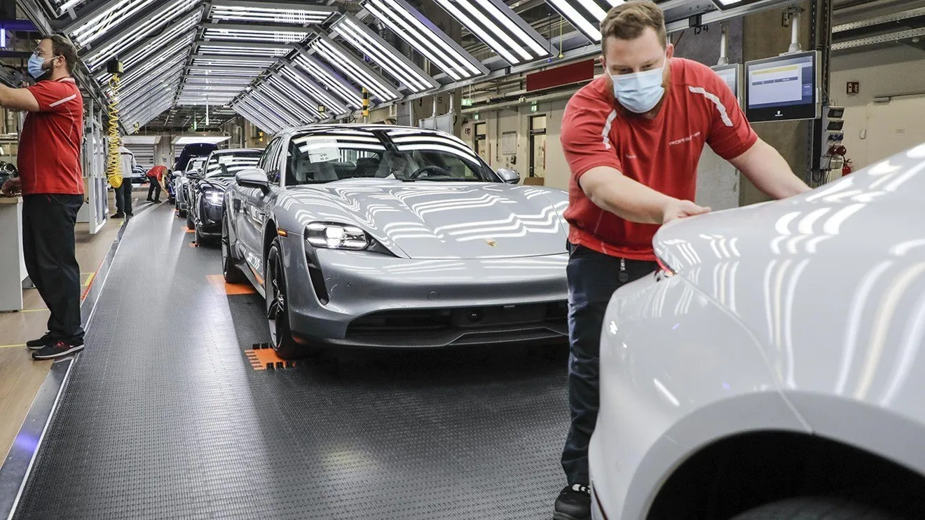 Porsche reanuda la producción de vehículos