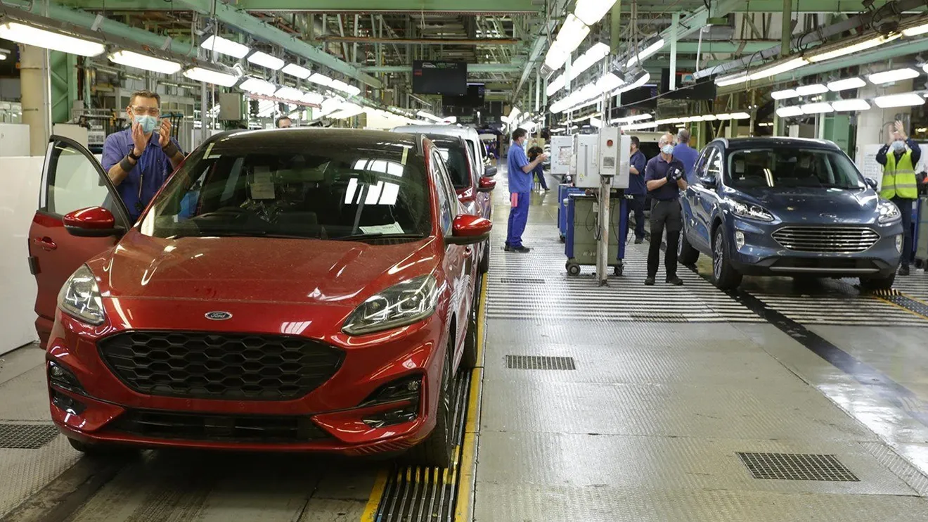 Ford reanuda la producción de vehículos en su planta de Valencia