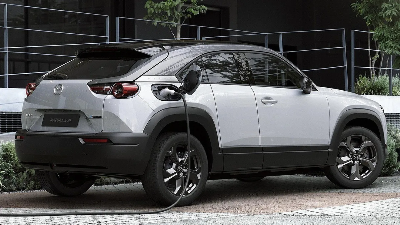 Mazda busca impulsar las ventas del MX-30 regalando un punto de carga doméstico