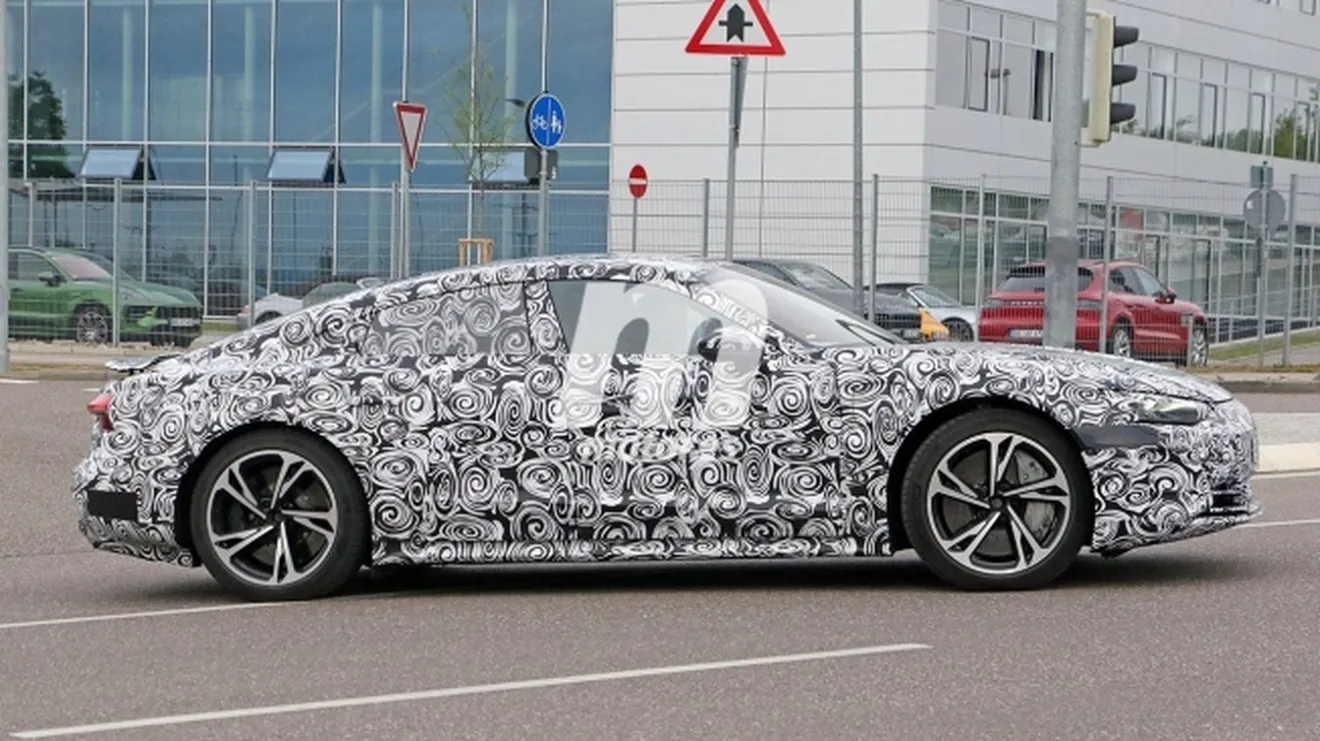 Audi e-tron GT - foto espía lateral