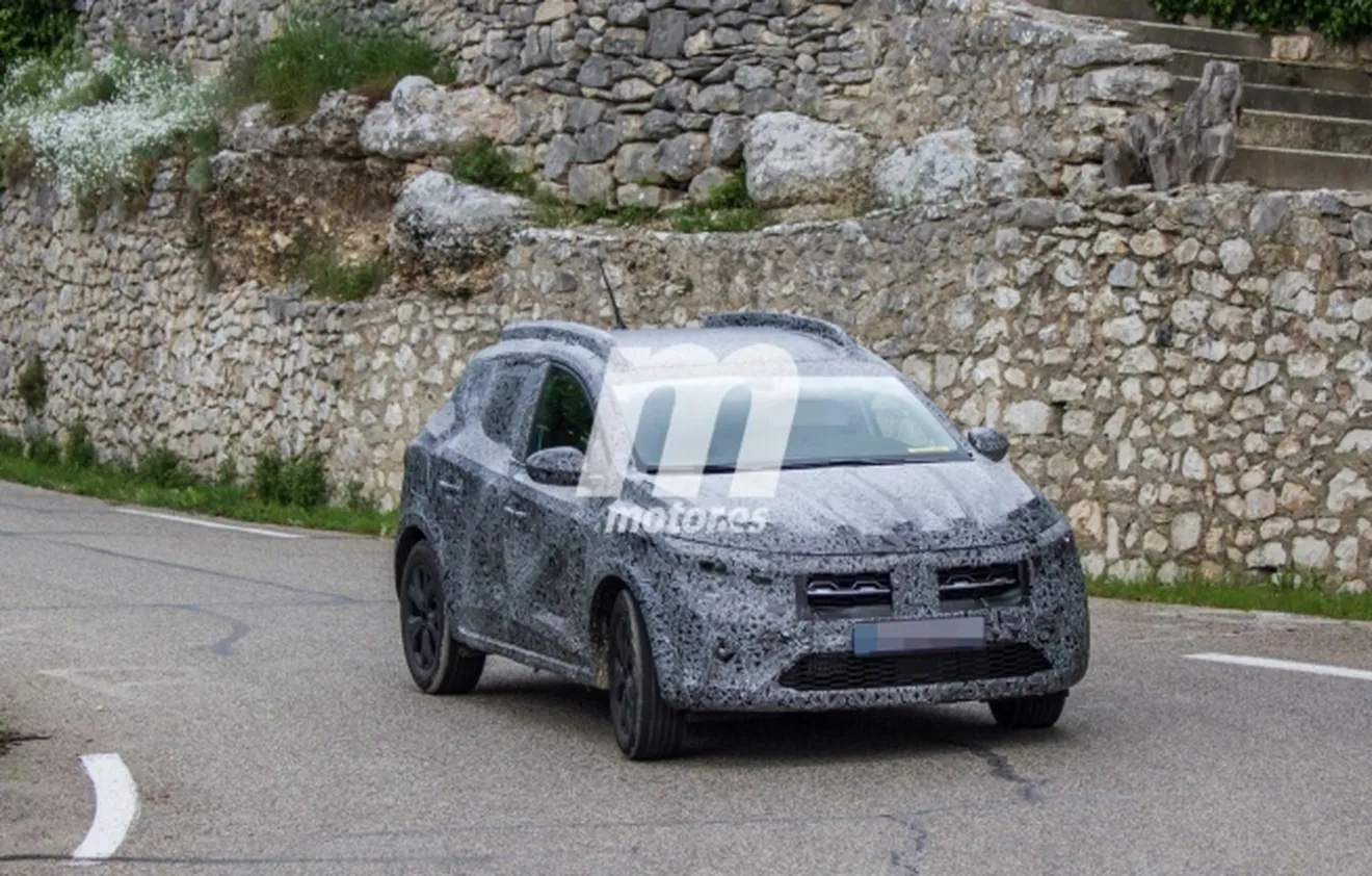 Dacia Sandero Stepway 2021 - foto espía frontal