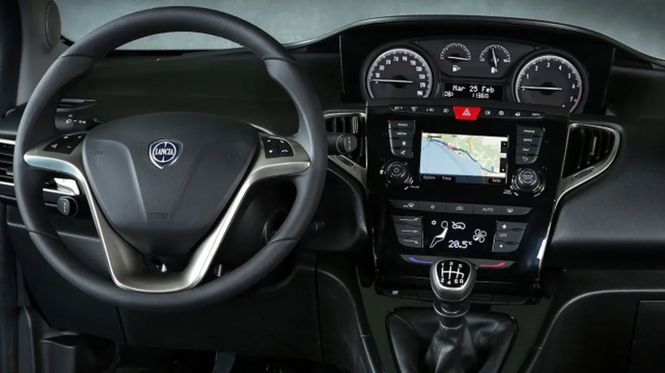 Lancia Ypsilon Hybrid - interior