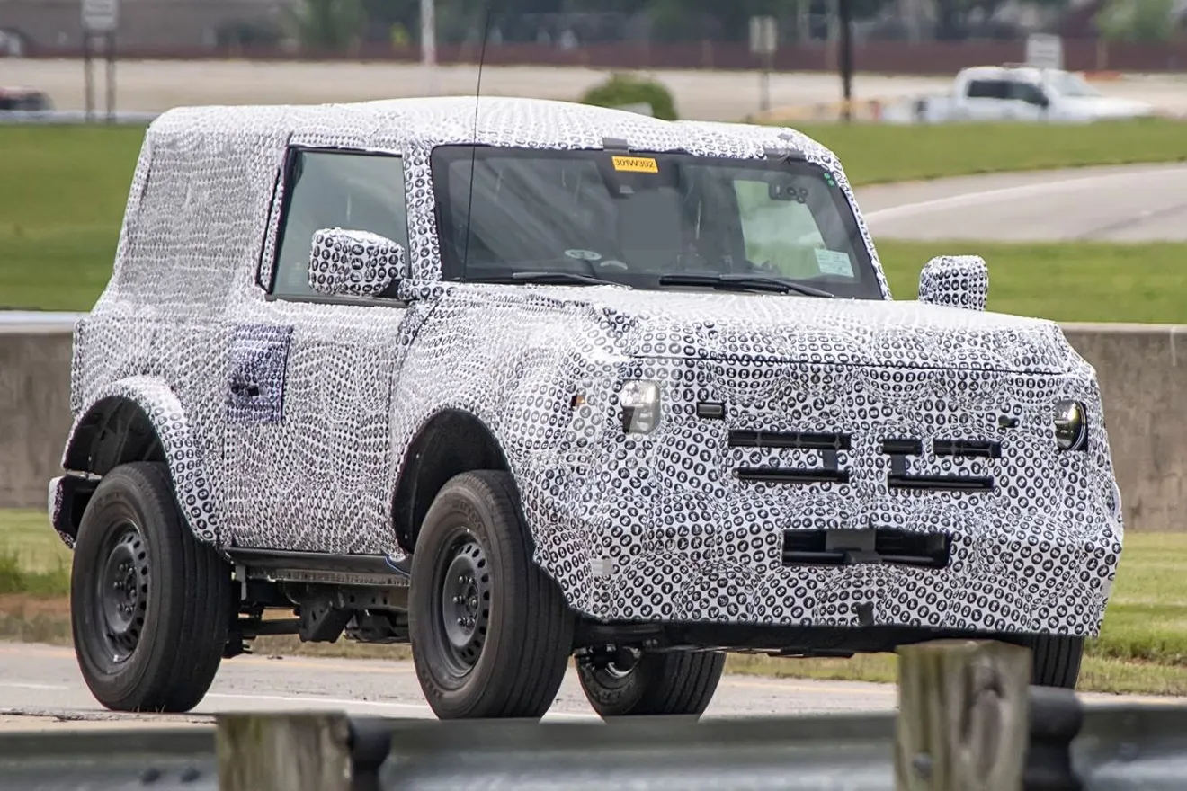 El nuevo Ford Bronco de techo rígido se deja ver por primera vez
