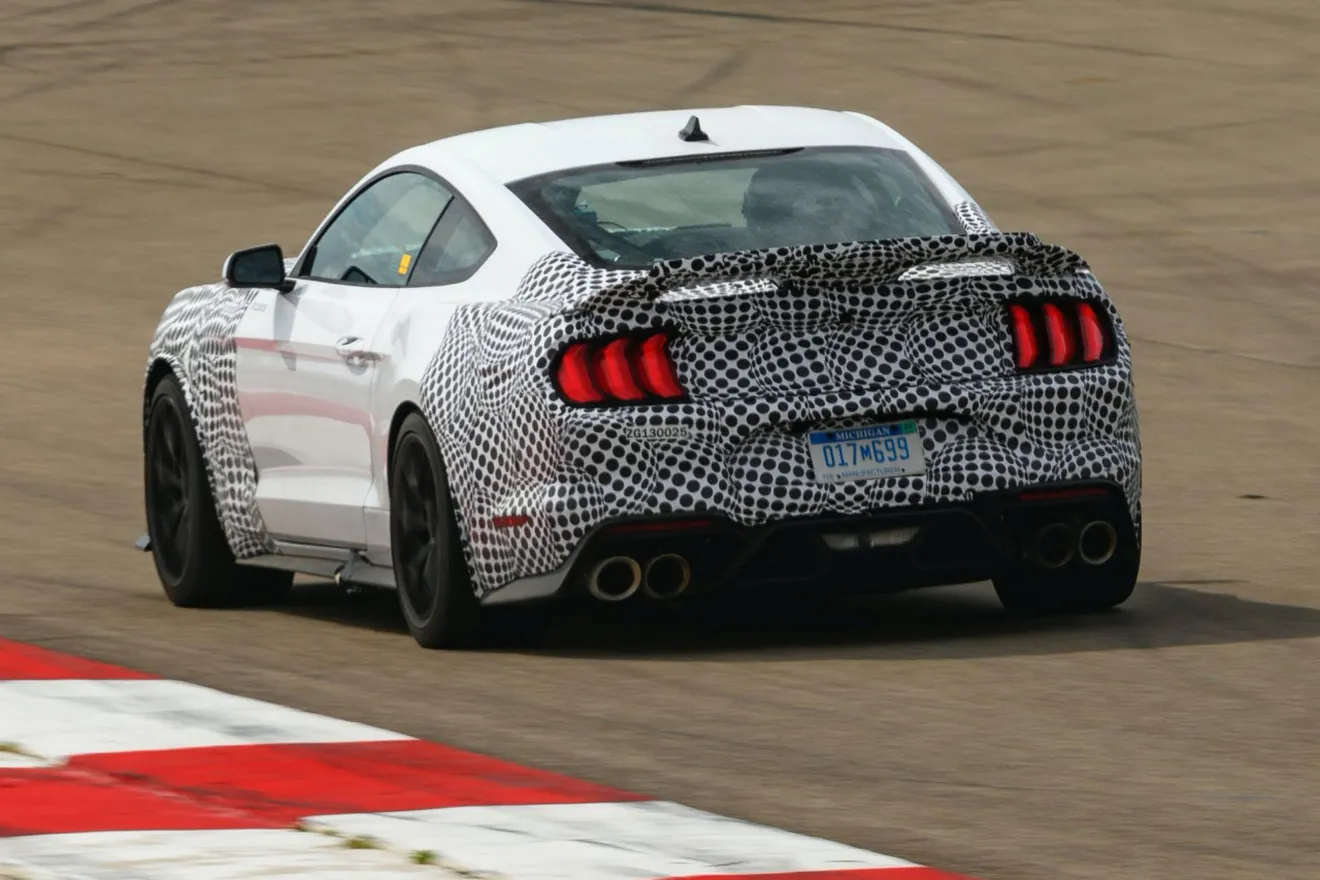 Un informe asegura que el nuevo Mustang Mach 1 será tan potente como el Shelby GT350