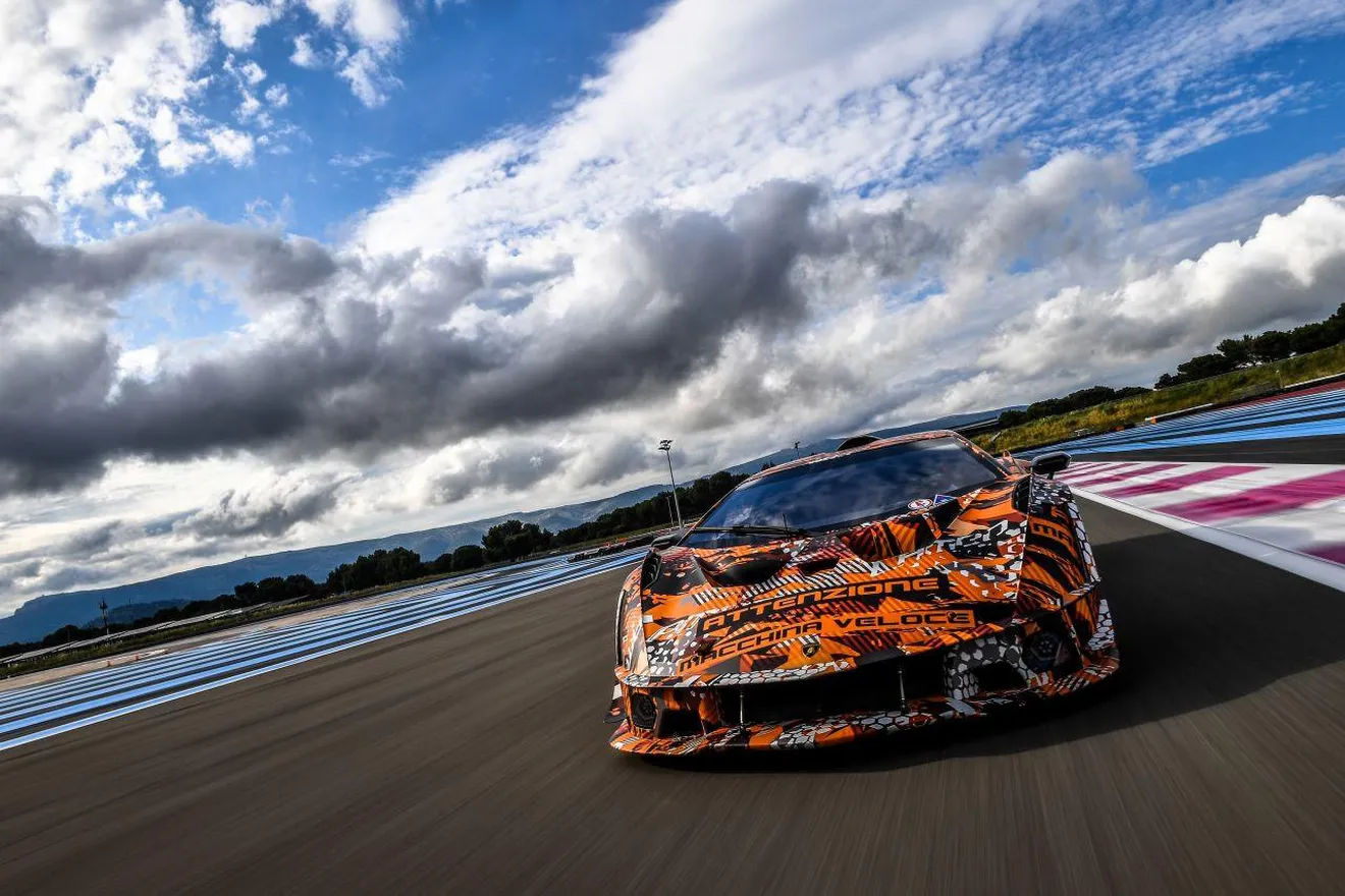 7 fotos nos adelantan el Lamborghini SCV12, el V12 más potente de la marca