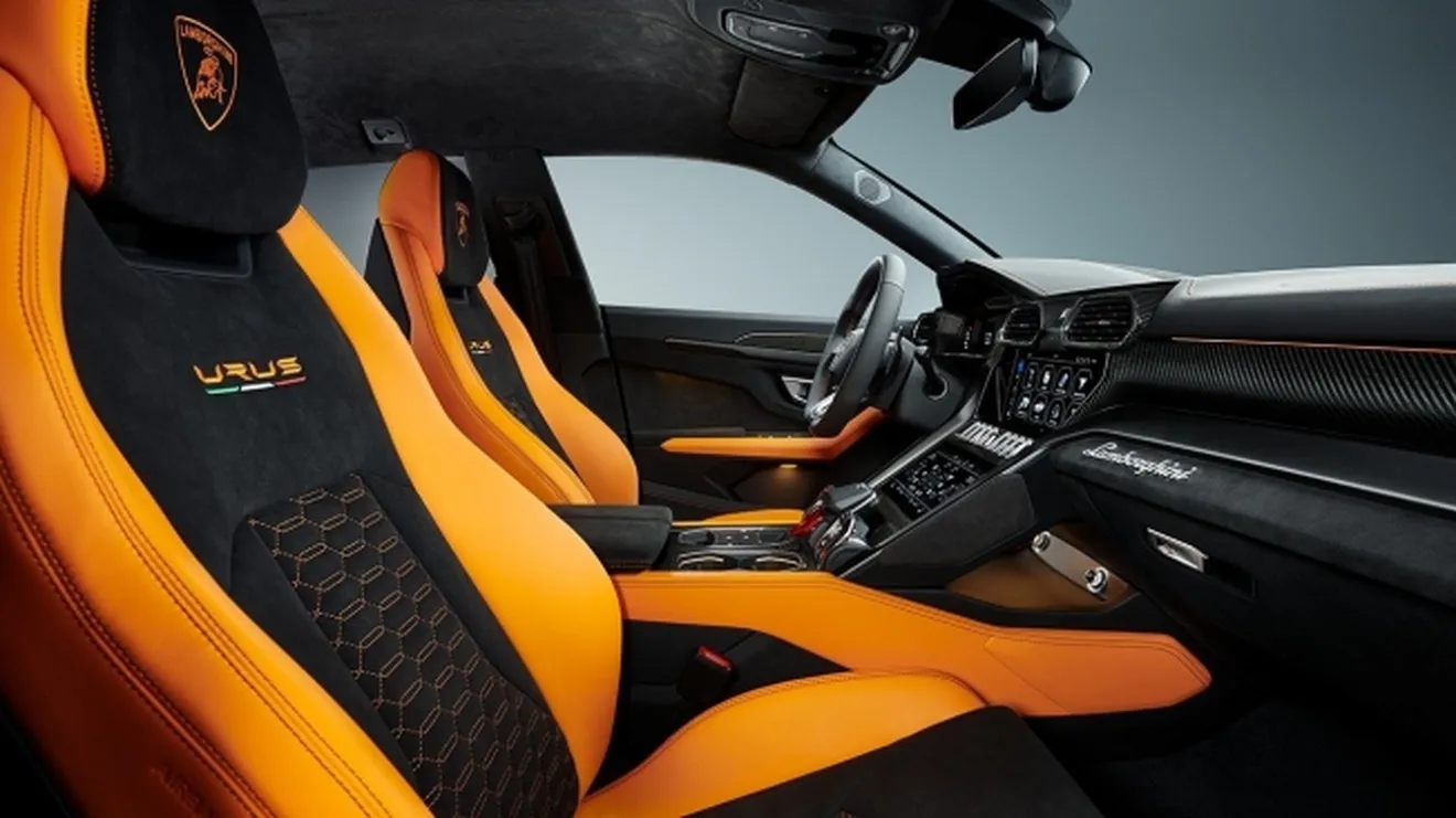Lamborghini Urus 2021 - interior