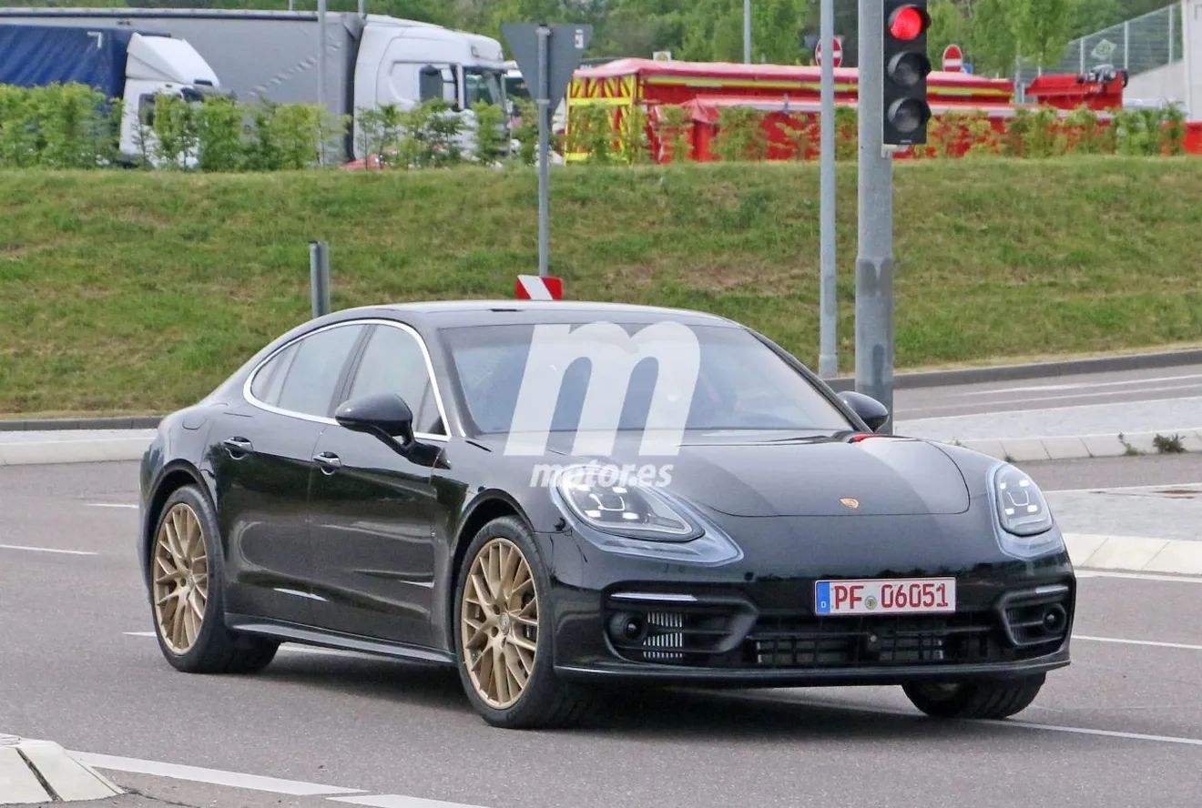 El Porsche Panamera Facelift 2021 rueda casi al destapado en Alemania