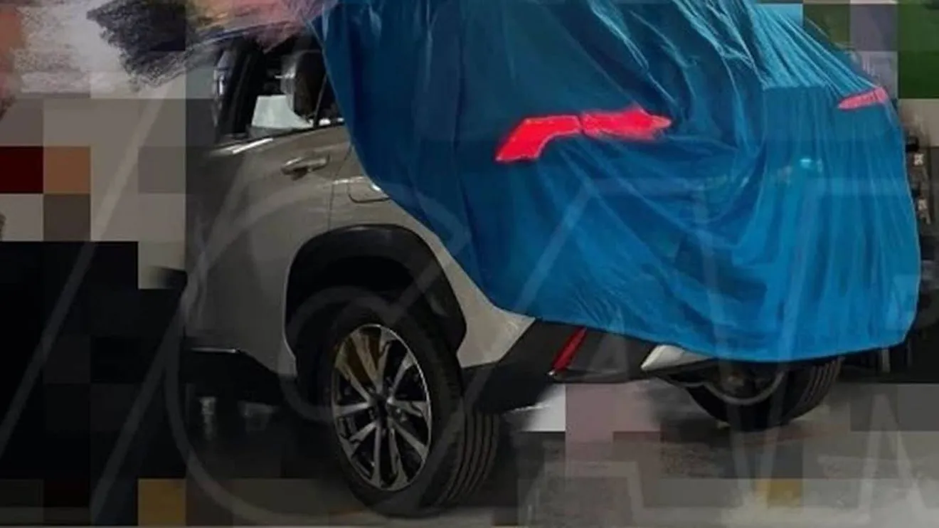 El Toyota Corolla Cross, un nuevo SUV compacto, pierde camuflaje en estas fotos espía