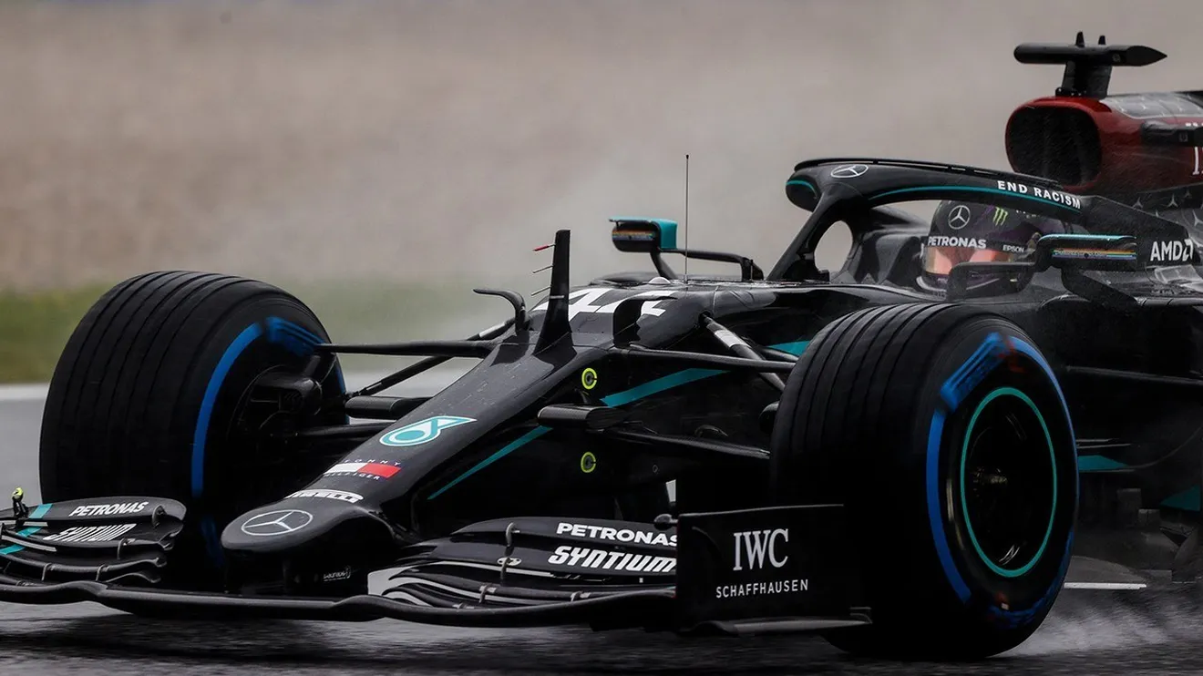 Hamilton se lleva la lluviosa pole del GP de Estiria y Sainz saldrá tercero