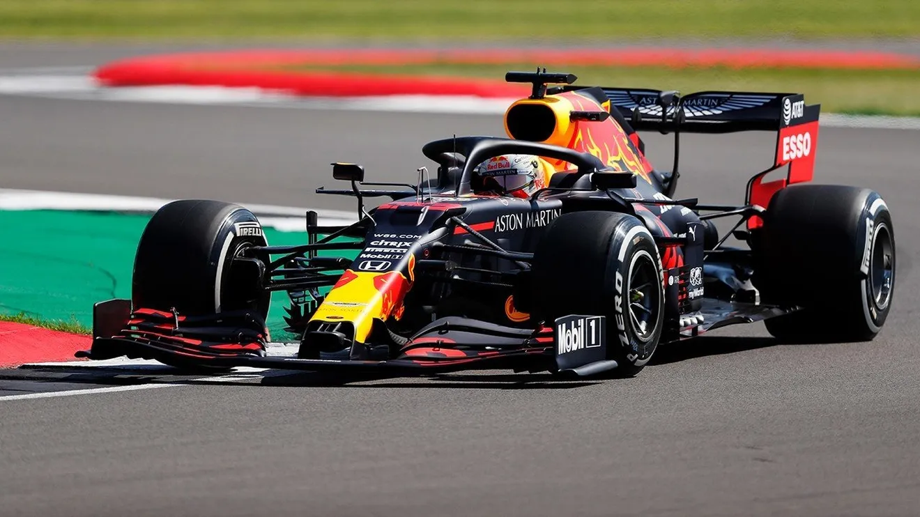 Verstappen supera a Hamilton en el primer ensayo en Silverstone