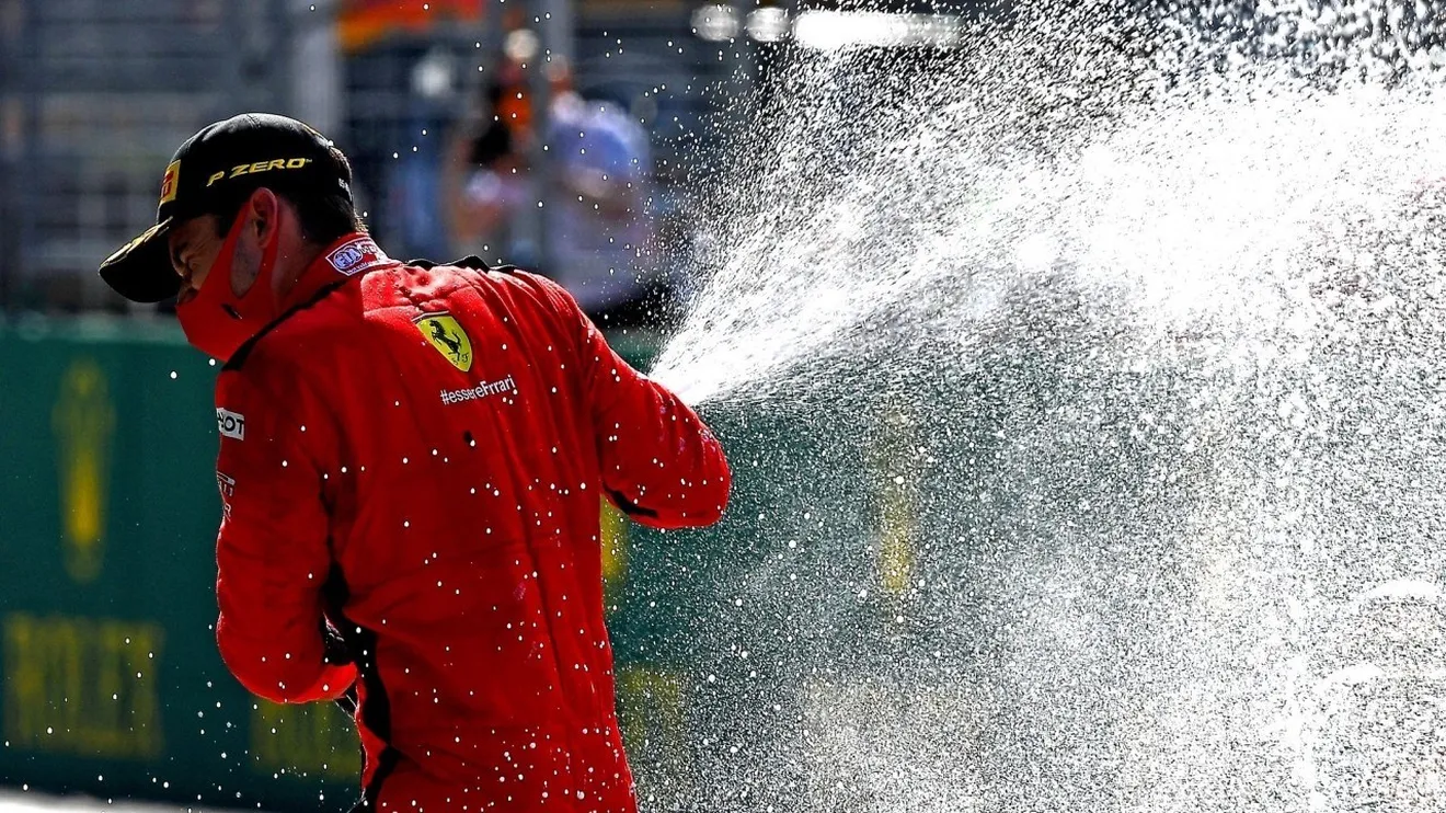 En un Ferrari renqueante, Leclerc ya hace de Alonso... y Vettel de Massa