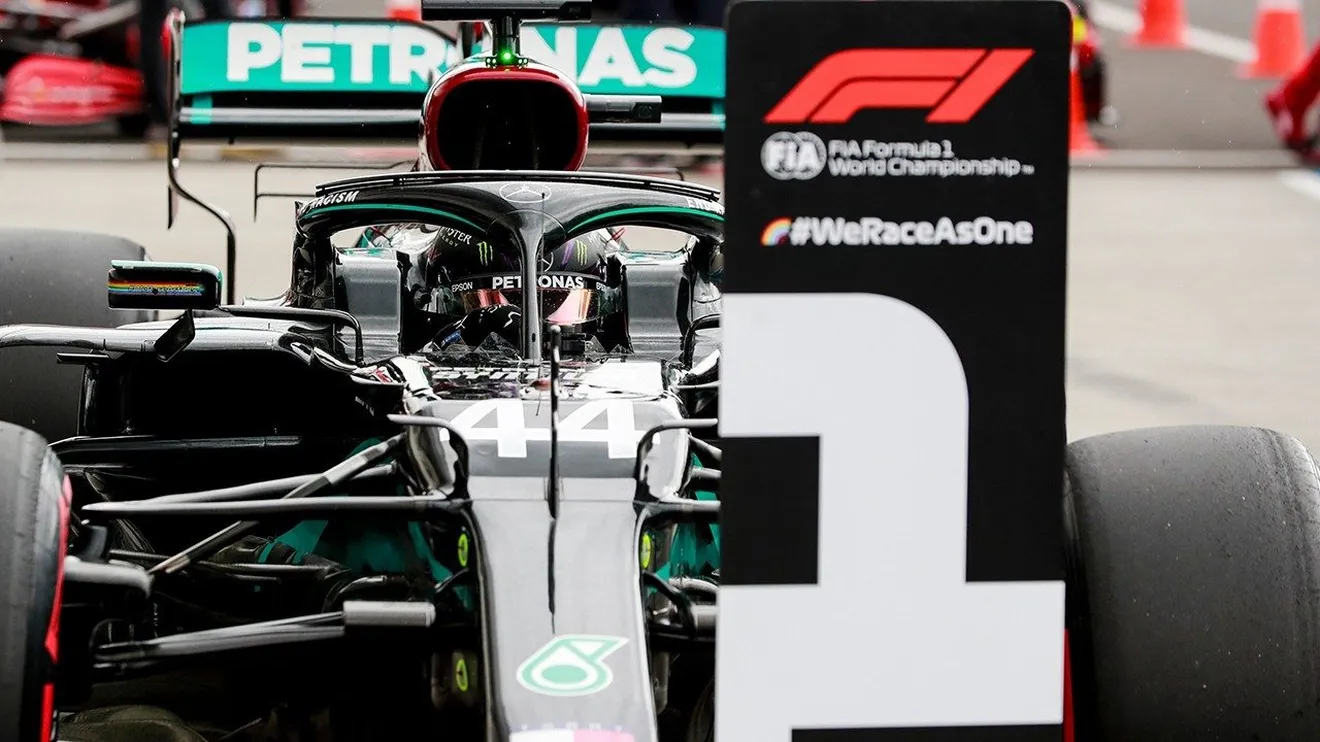 Hamilton vuelve a reinar en Hungría e iguala otro récord de Schumacher
