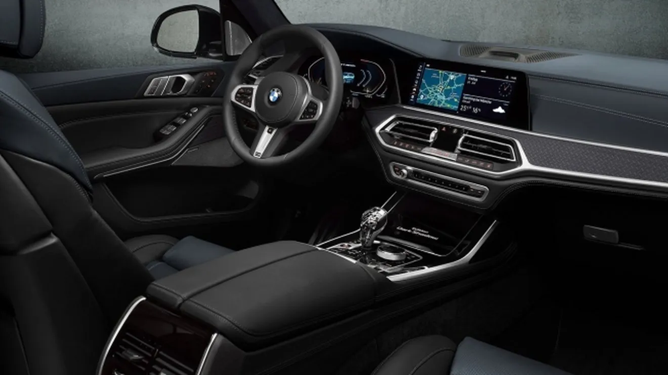BMW X7 Dark Shadow Edition - interior