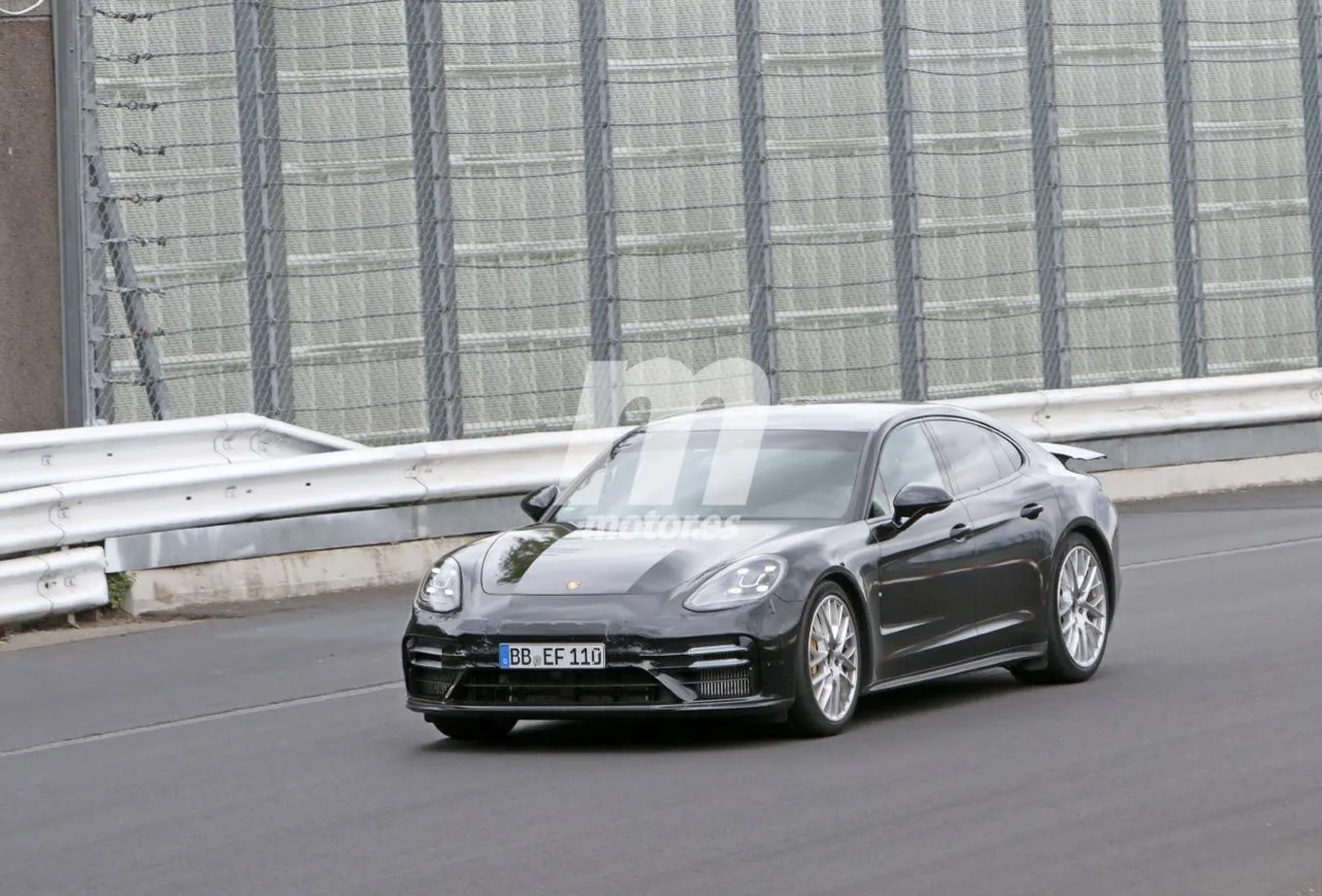 Misterioso prototipo del Porsche Panamera Turbo Facelift busca nuevo récord en Nürburgring