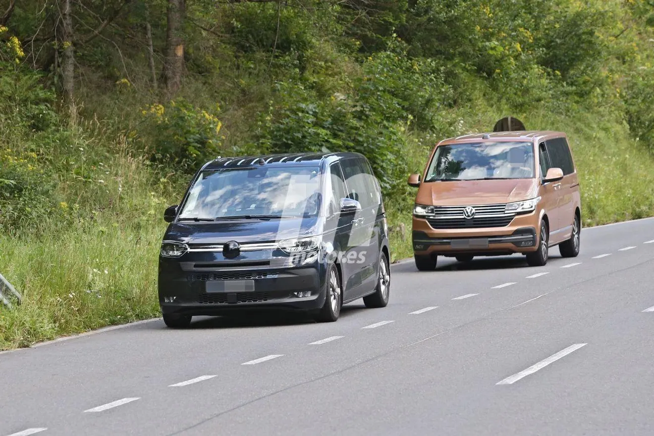 Cazan un prototipo del nuevo Volkswagen T7 en Austria casi destapado de camuflaje
