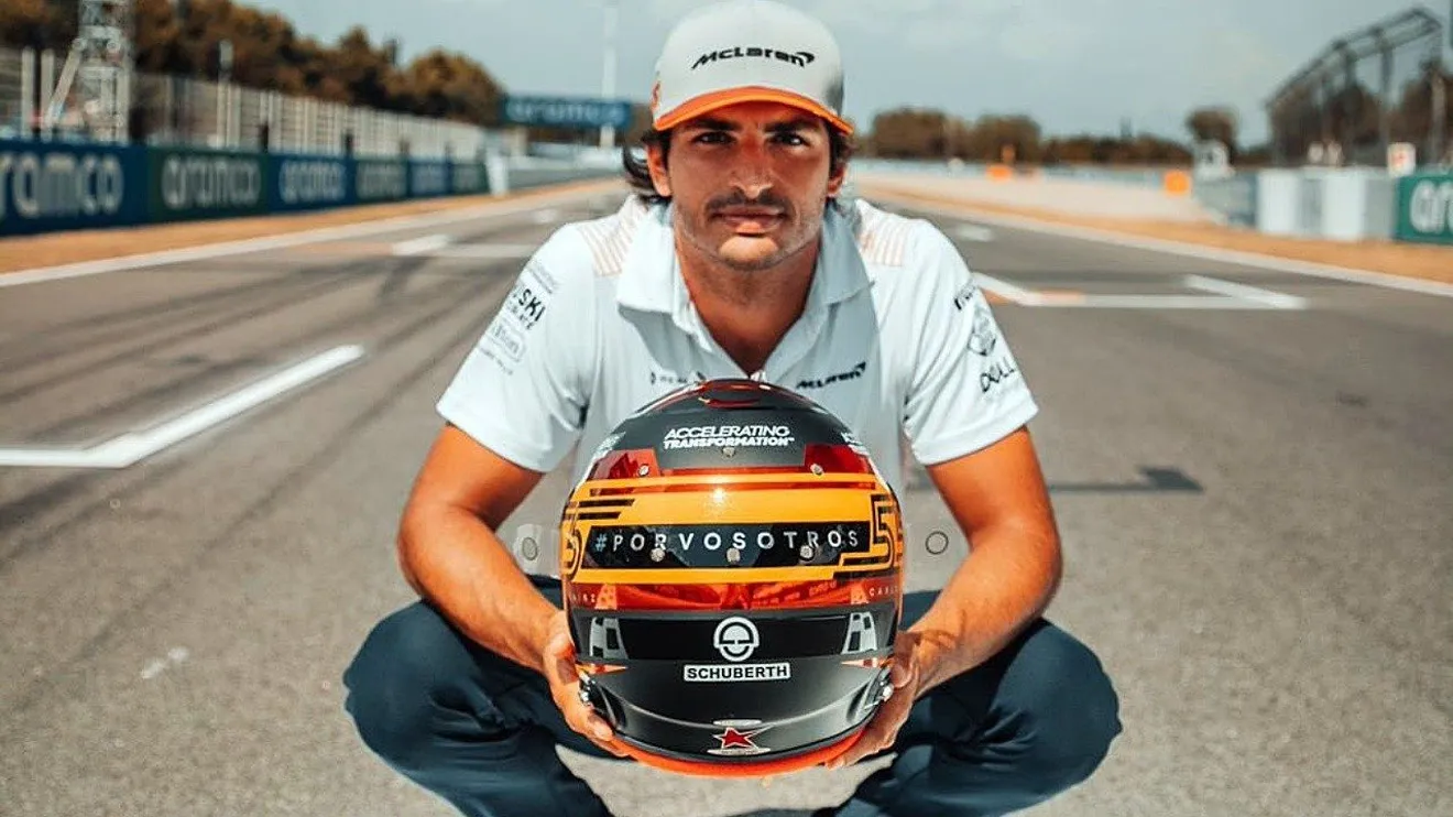 El casco de Sainz en homenaje a los afectados por el coronavirus