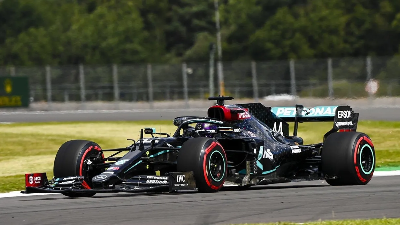 Hamilton logra su victoria más sufrida: con el coche pinchado