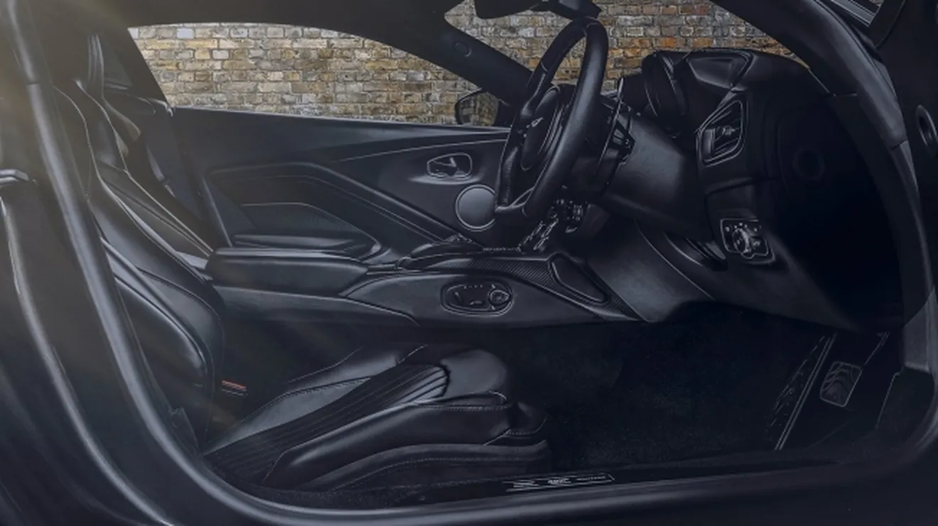 Aston Martin Vantage 007 Edition - interior