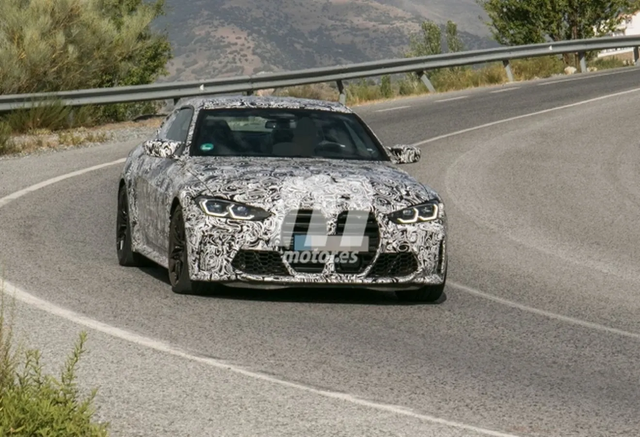BMW M4 Coupé 2021 - foto espía frontal