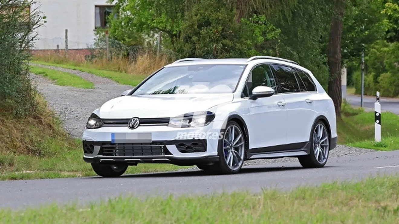 Volkswagen Golf Variant R 2021 - foto espía