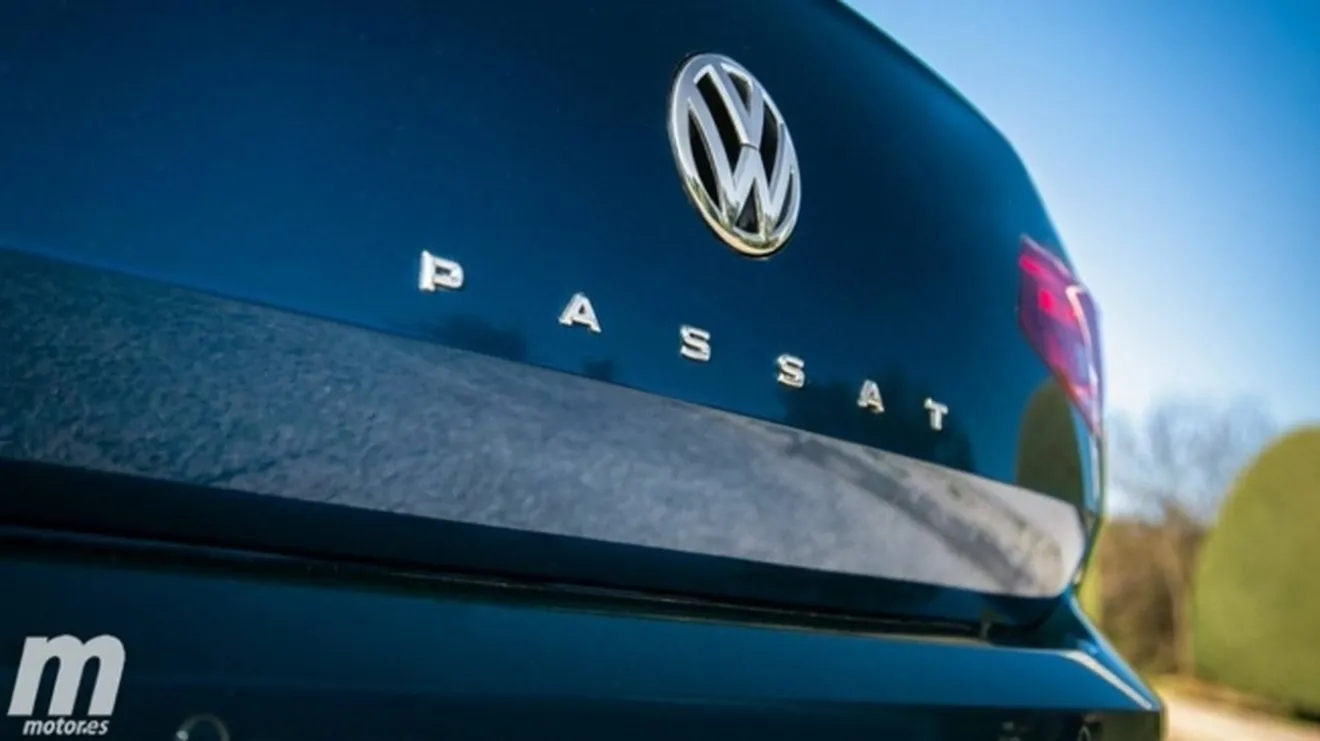 Volkswagen Passat 2020 - posterior