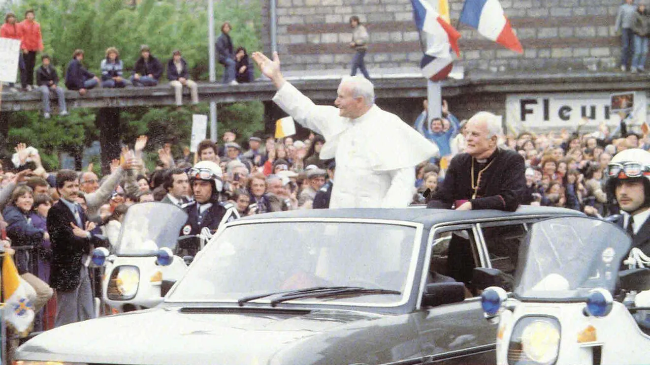 ¿Conoces la historia del Peugeot 604 "papamóvil" de Juan Pablo II?
