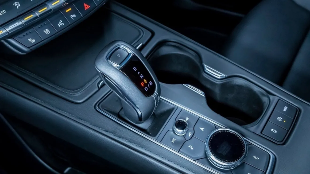 Cadillac XT4 2021 - interior
