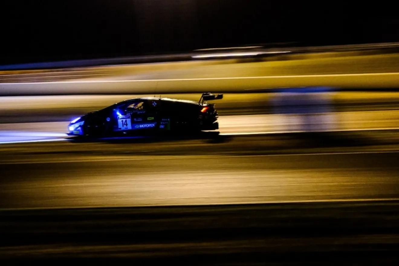 Luca Stolz y Maro Engel brillan en la noche de Magny-Cours con el Mercedes #4